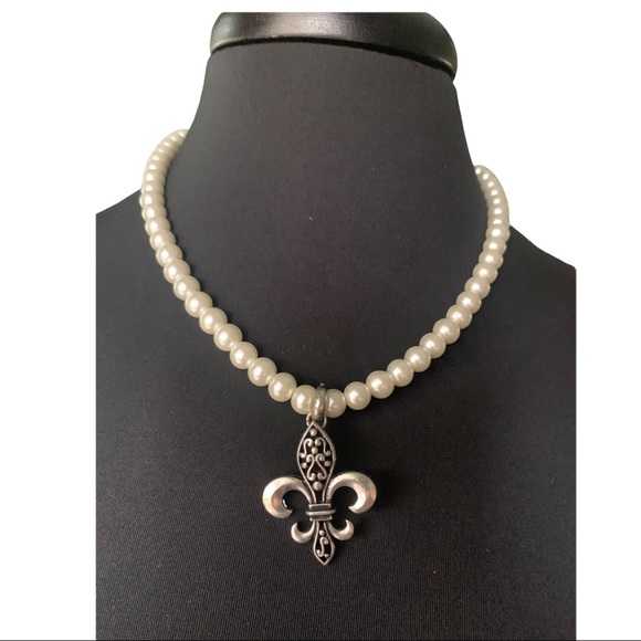 Necklace fleur de Lis pearl - Picture 5 of 6